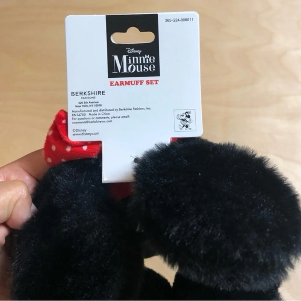 🎅🏻 SALE Disney NWT 2pc Set Black and red Minnie Mouse ears Earmuffs and gloves